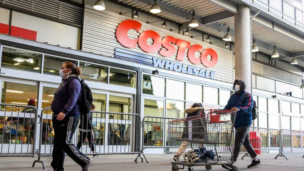 Costco tests Curbside